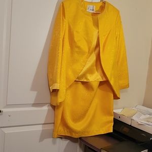 Womens Gold 3-piece suit size 16W